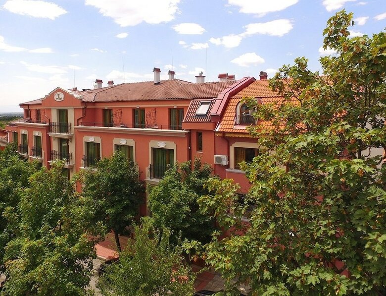 Club Central Hotel