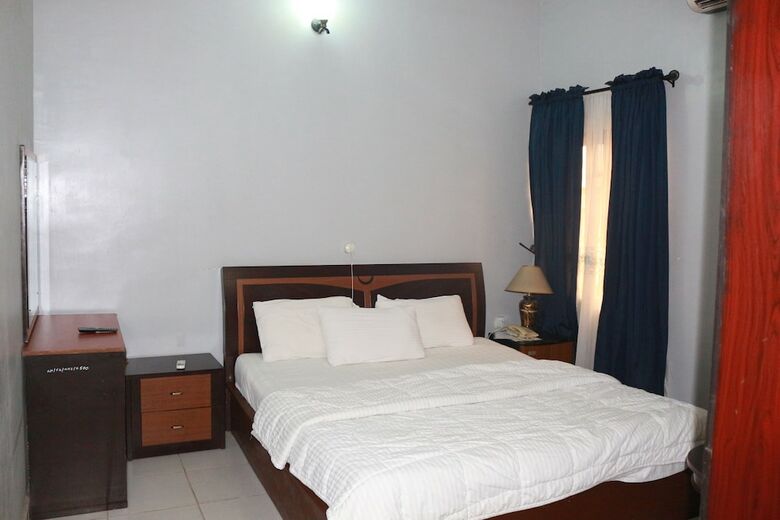 Ann's Haven Hotel & Suites