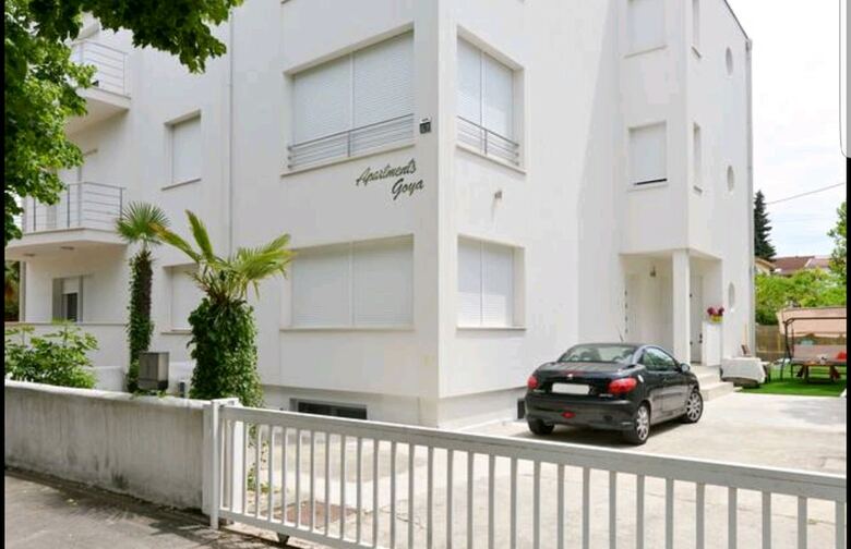 Deluxe Apartments Goya