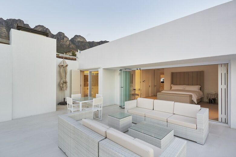 Beta Beach - Six Bedroom House, Sleeps 12