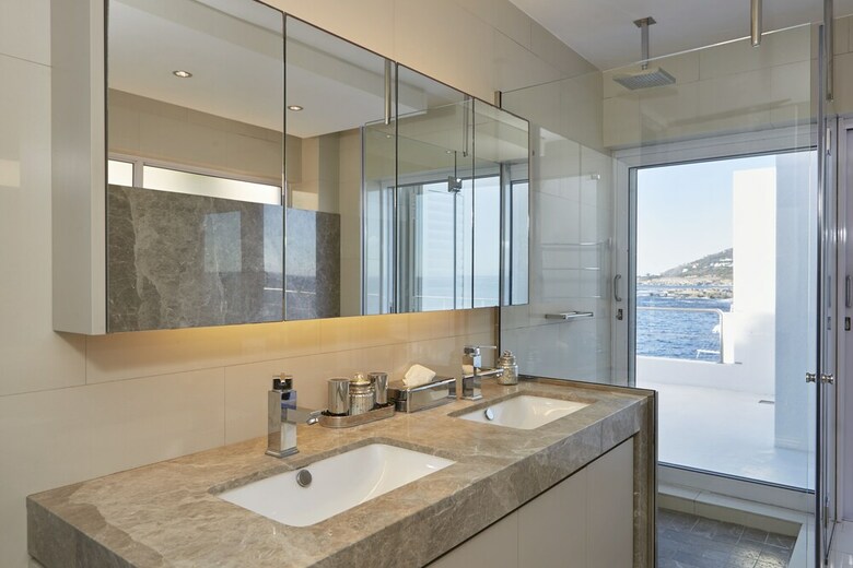 Beta Beach - Six Bedroom House, Sleeps 12