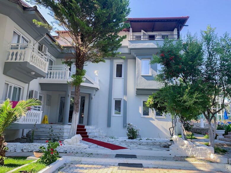 Kaizen Gate Hotel