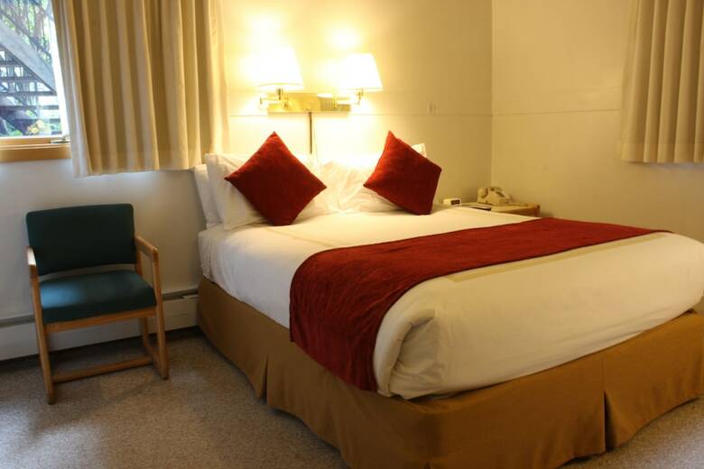 Hotel St. Moritz Lodge & Condominiums