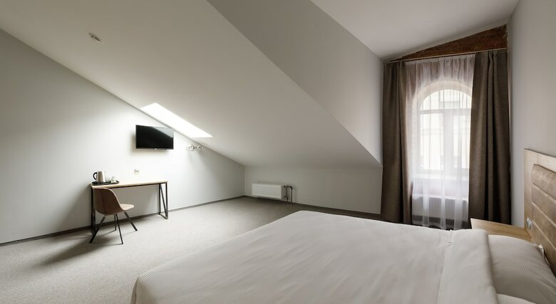 Custos Riverside Hotel