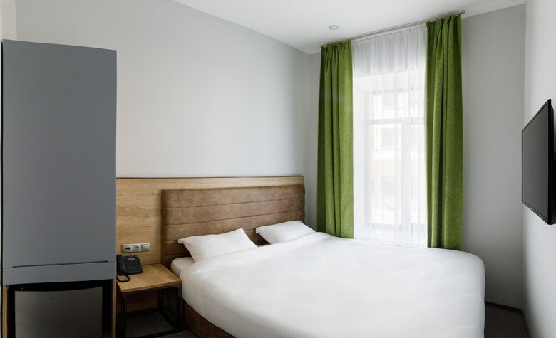Custos Riverside Hotel