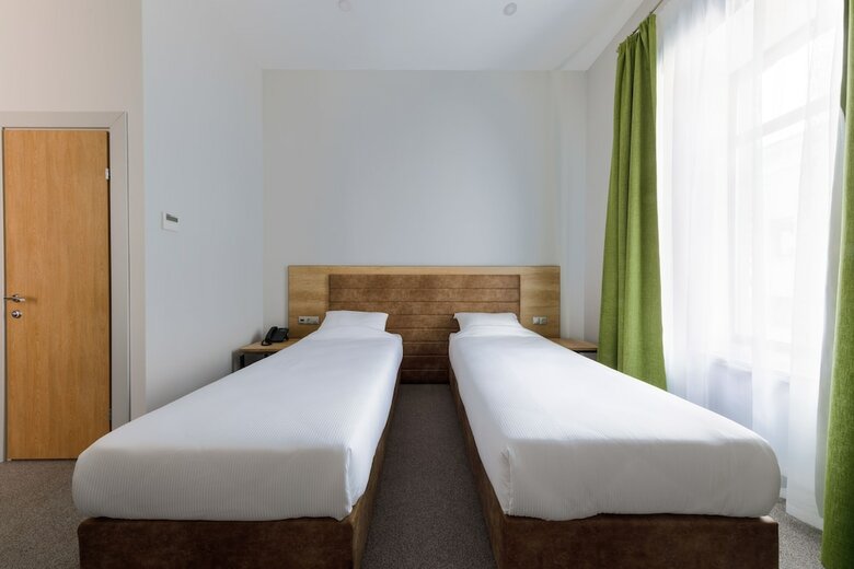 Custos Riverside Hotel