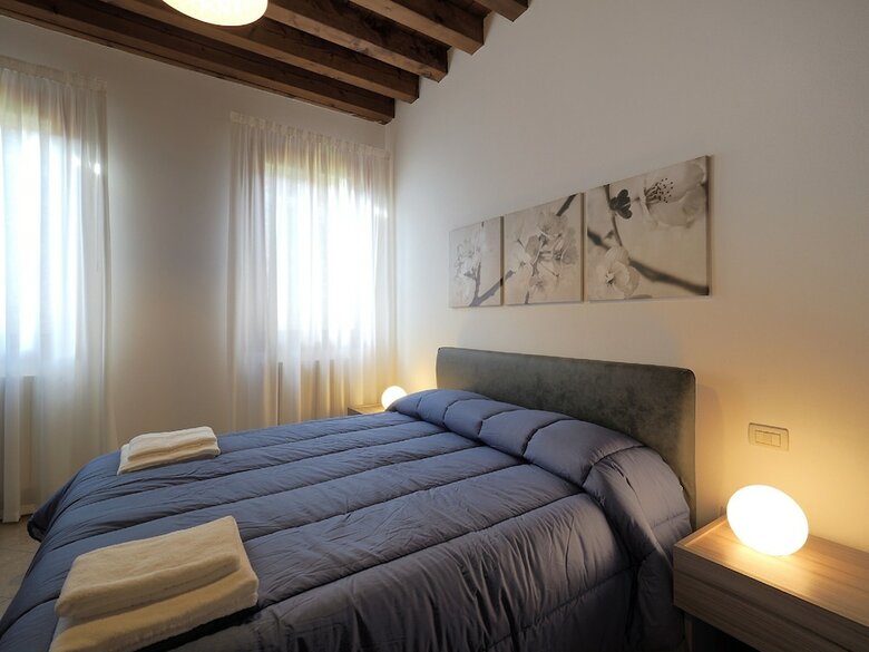 Venetian Style 1