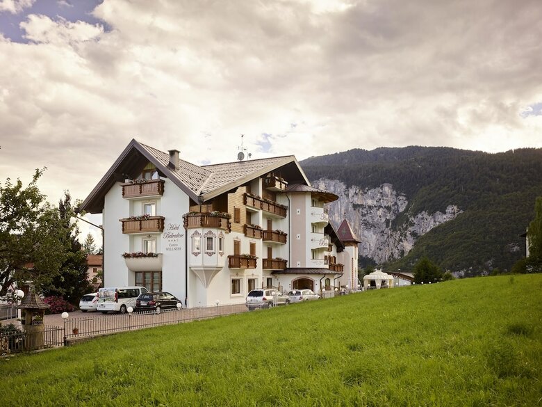 Hotel Belvedere & Paradise Club Center