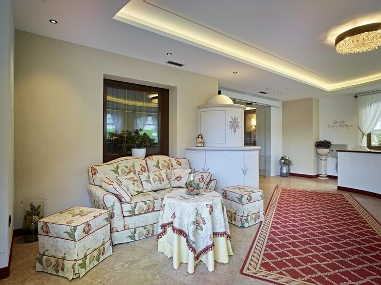 Hotel Belvedere & Paradise Club Center