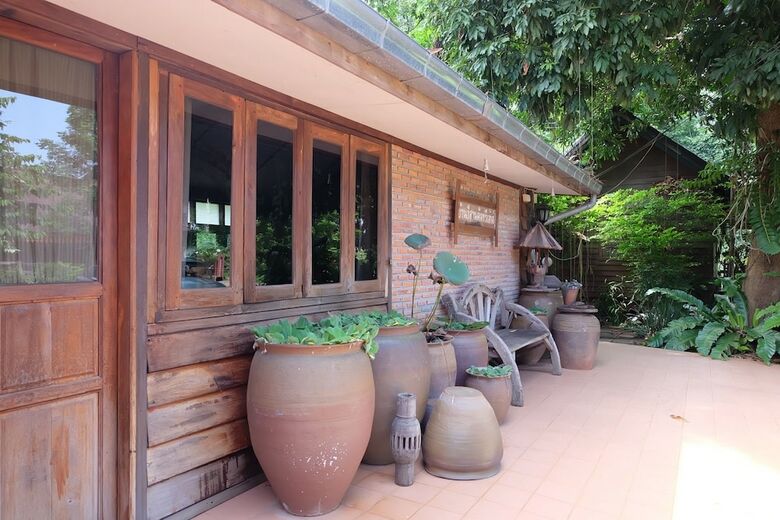 Hotel Baan Esan Country House