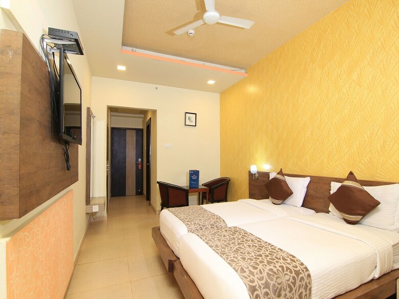 Oyo 2136 Hotel The Continental