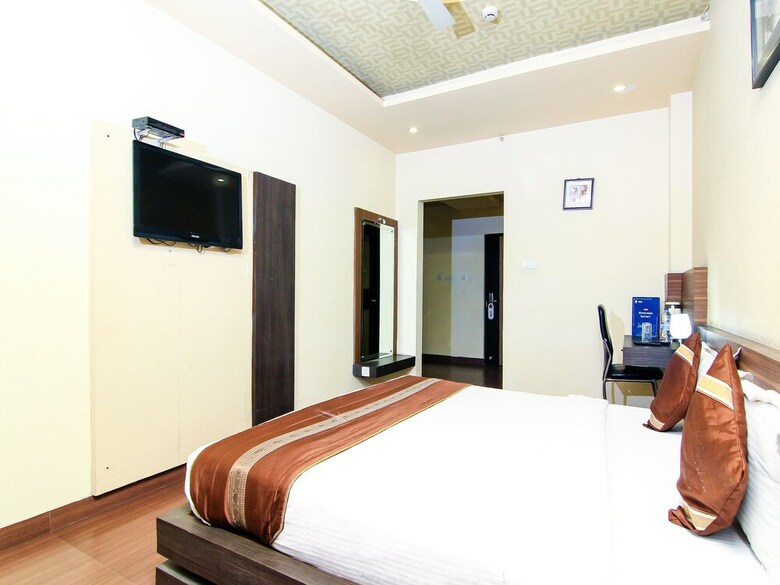 Oyo 2136 Hotel The Continental