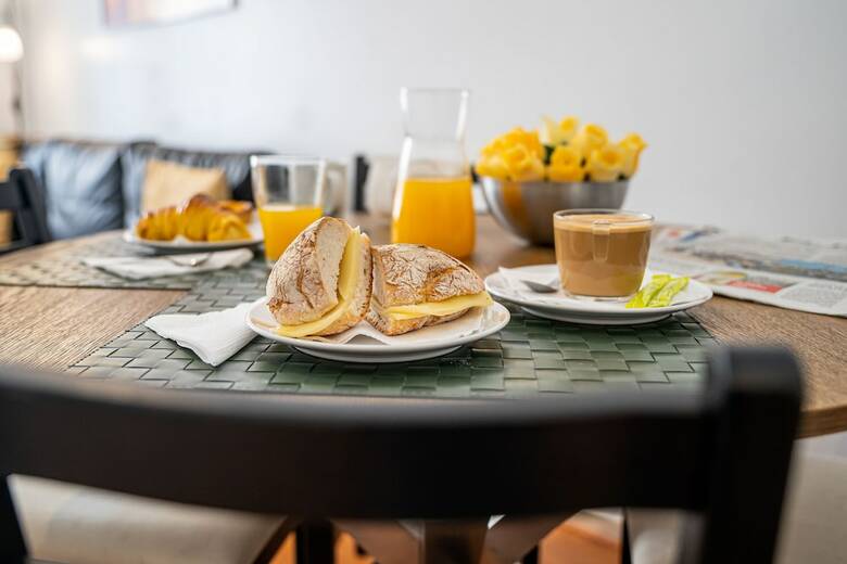 Home @ Porto Cl�rigos Apartment
