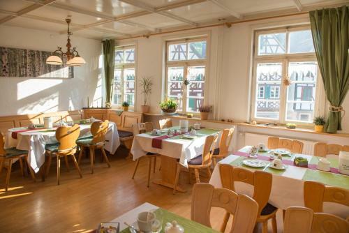 Hostal Hotel - Gasthof Sonne