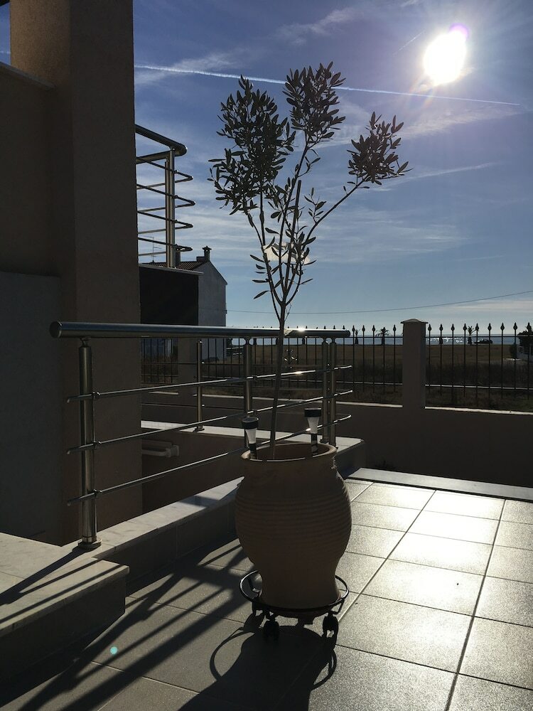 Am Beach House Near The Sea