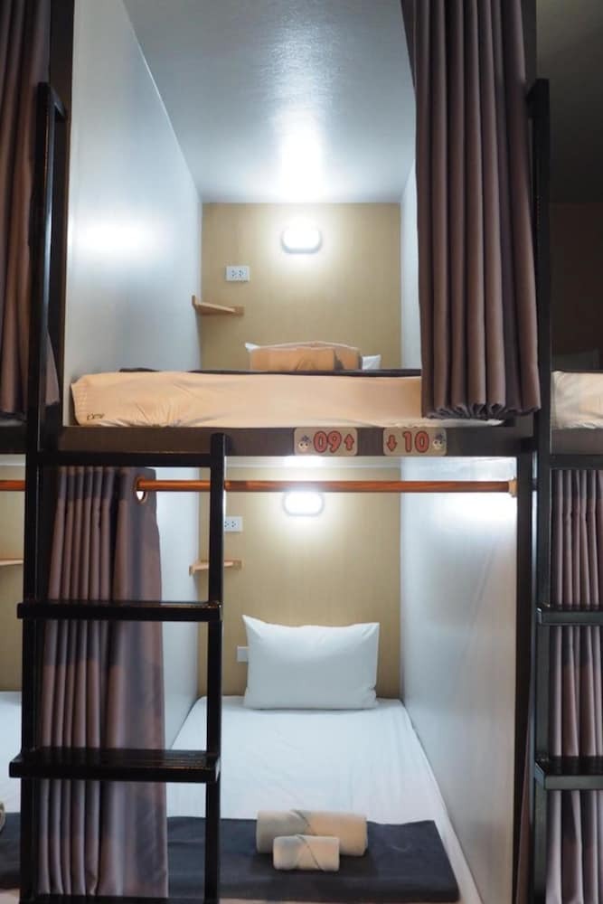 Hostal A Nighttime