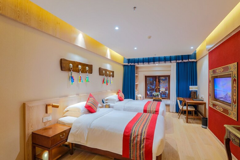 The 5th Meteorite Glory Hotel