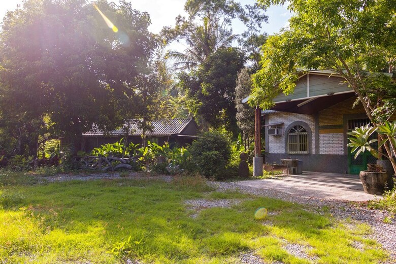 Bed & Breakfast Pasa Beach Resort