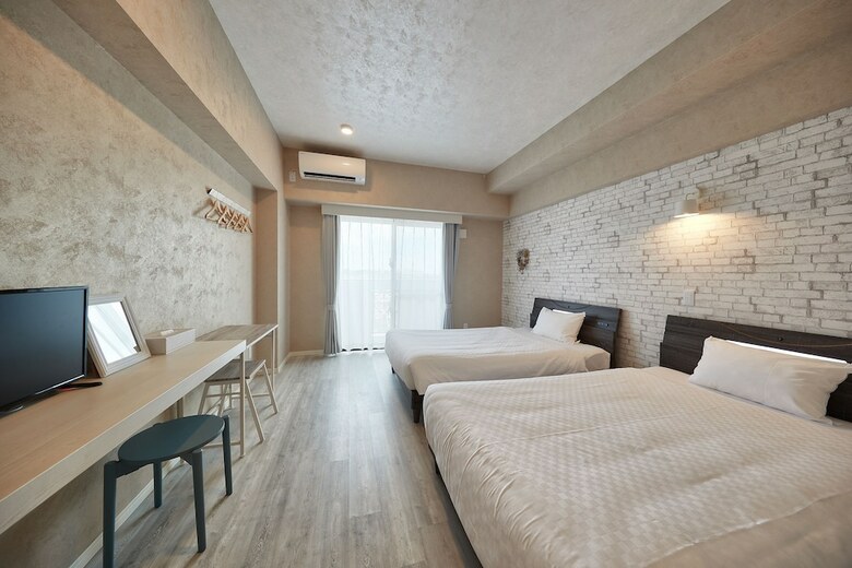 Hotel 385