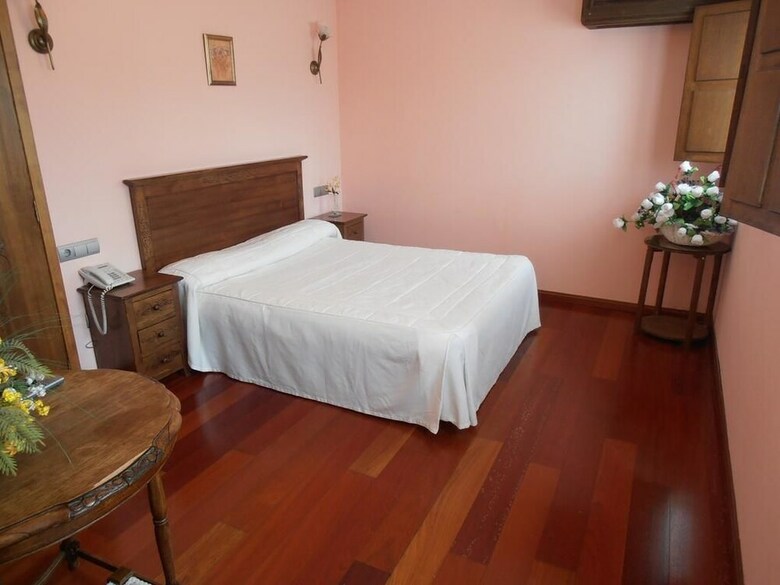 Hostal Virgen De La Encina