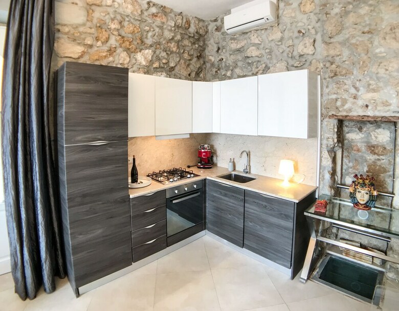 Calarossa Beachfront Apartment