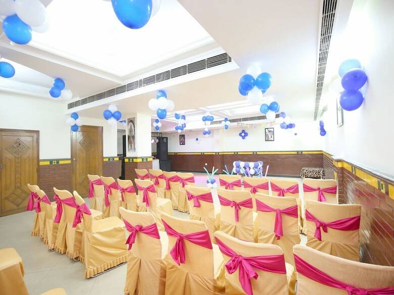 Oyo 14324 Hotel Towns Pride