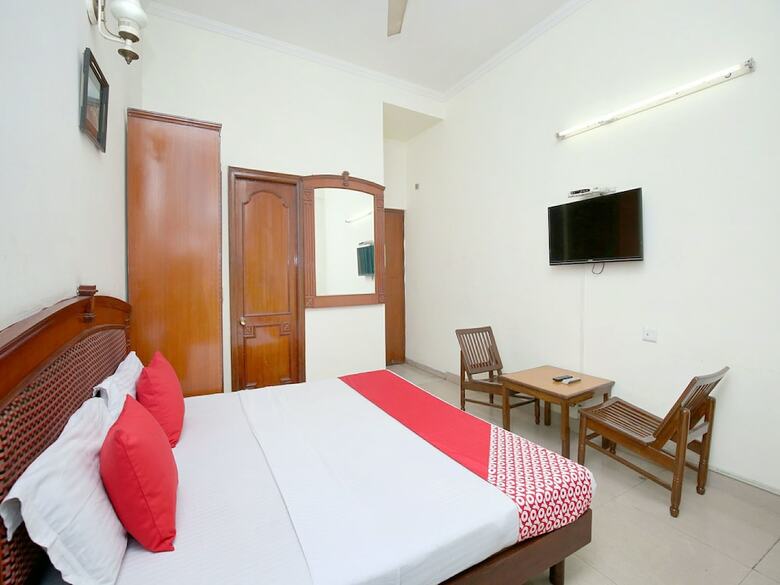 Oyo 14324 Hotel Towns Pride