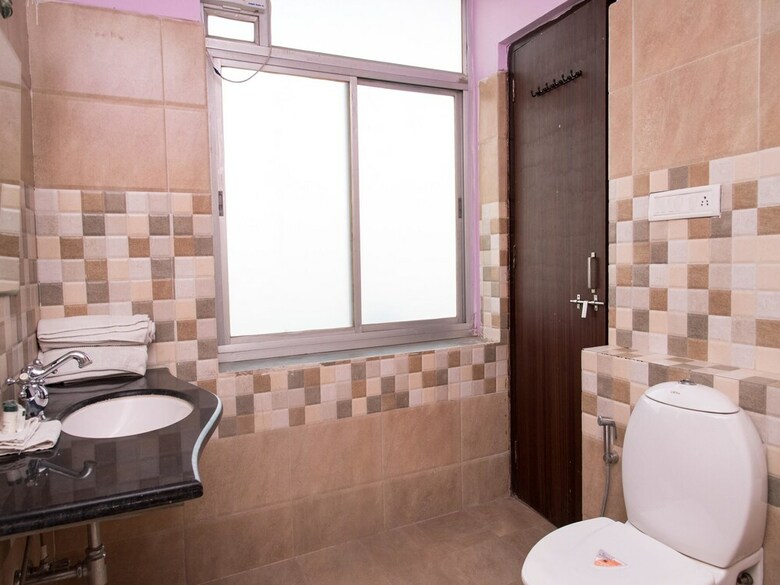 Oyo 14119 Hotel Manwar