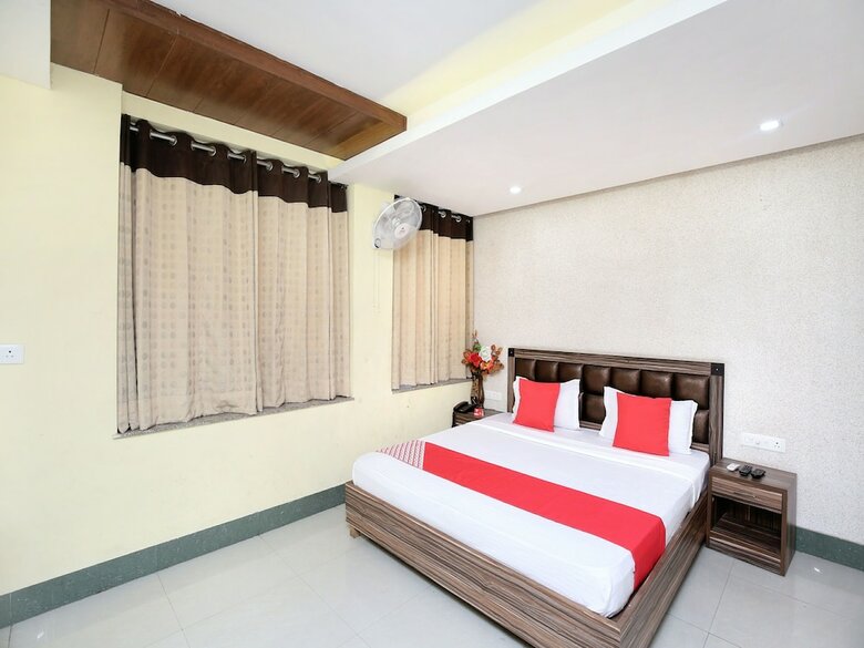 Oyo 15030 Hotel Ess Pee Grand