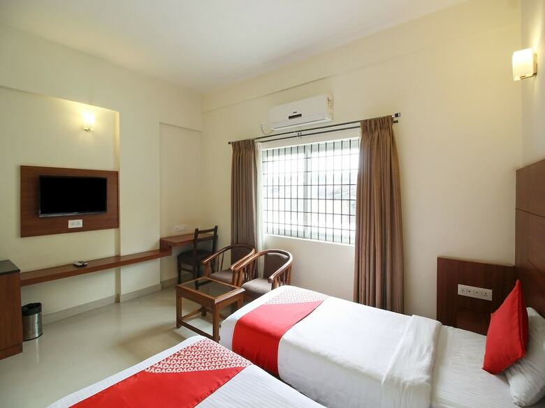 Hotel Oyo 14139 Golden Castle