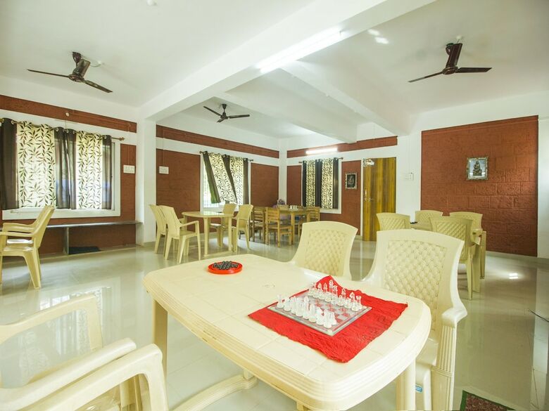 Hotel Oyo 15152 Raghusheela Cottage