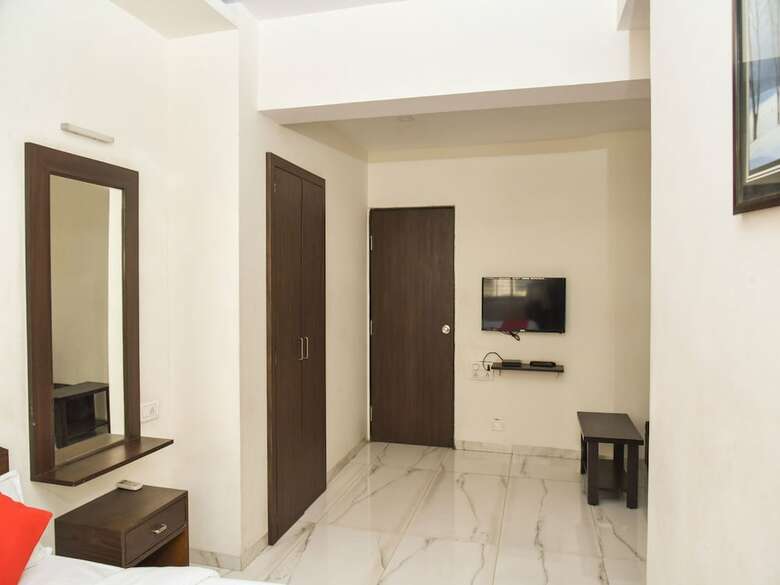 Oyo 12854 Hotel Sahara Inn