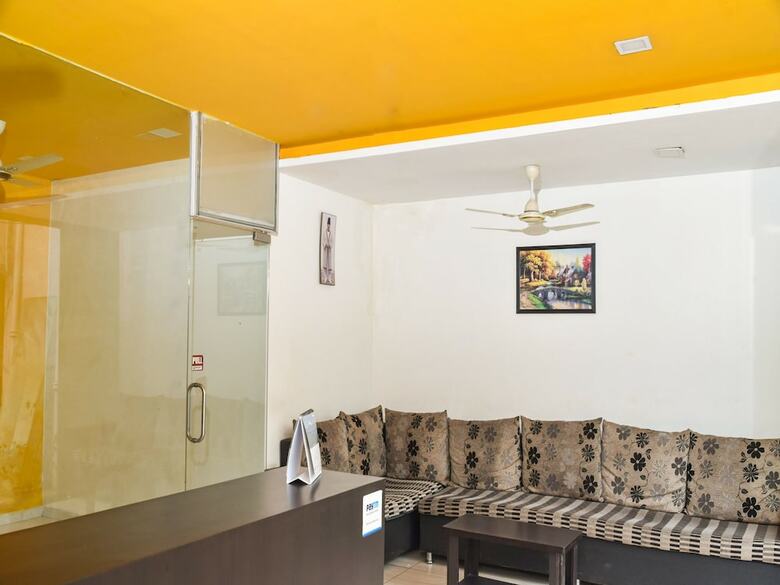 Oyo 12854 Hotel Sahara Inn