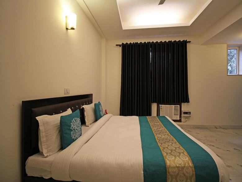 Hotel Oyo 5216 Aksh Palace