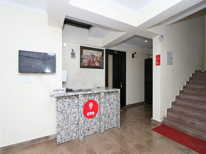 Hotel Oyo 11877 Royal Residency