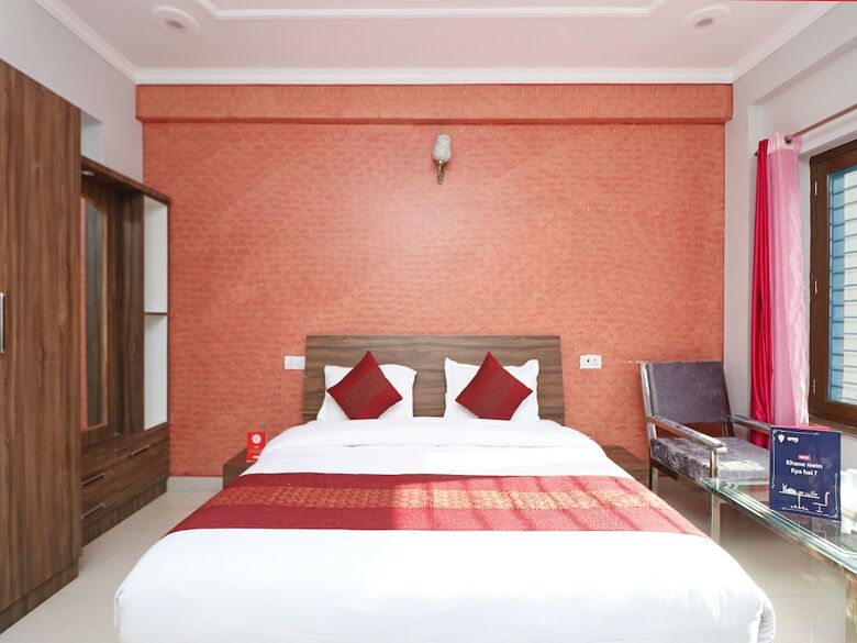Hotel Oyo 11877 Royal Residency