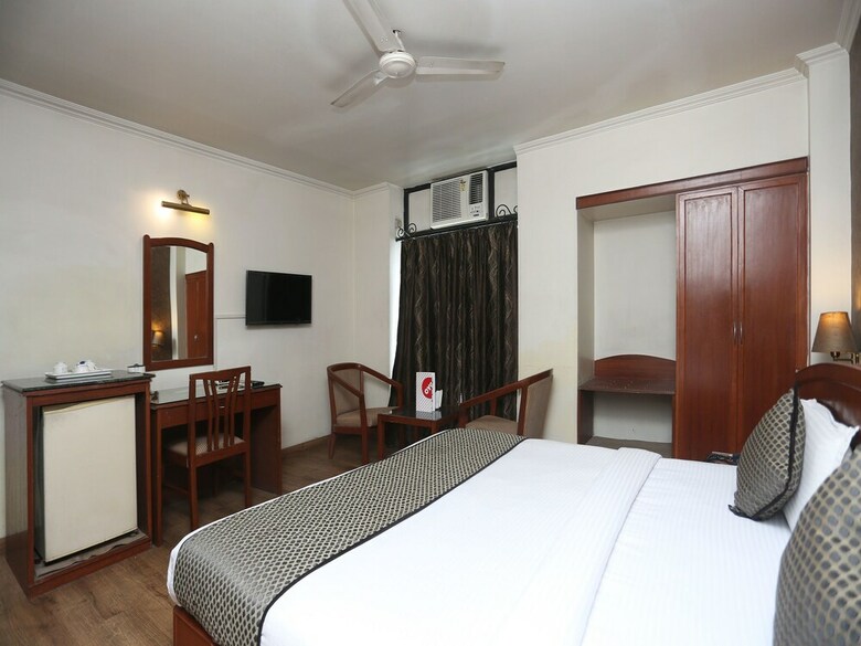 Hotel Oyo 3499 Tekarees Inn