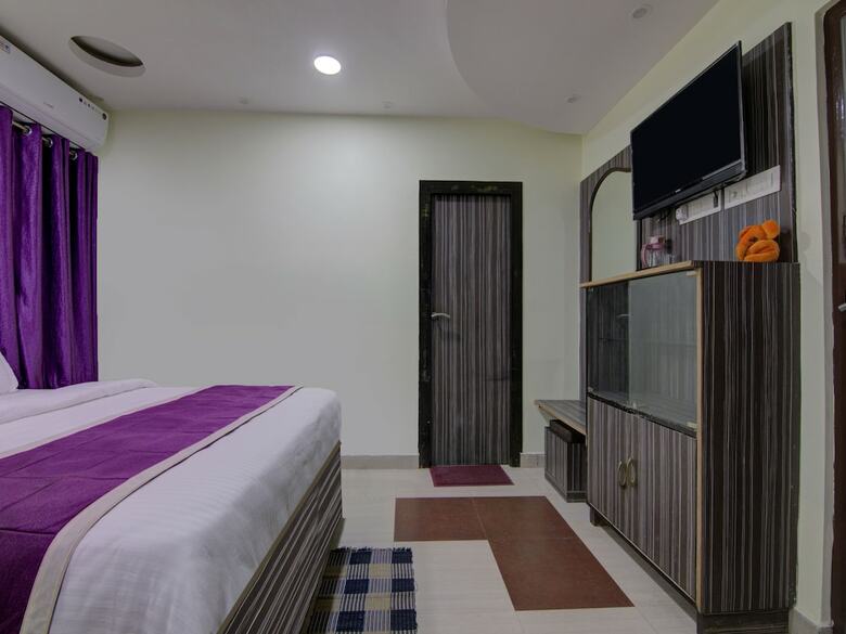 Hotel Oyo 12812 Four Seasons Villa