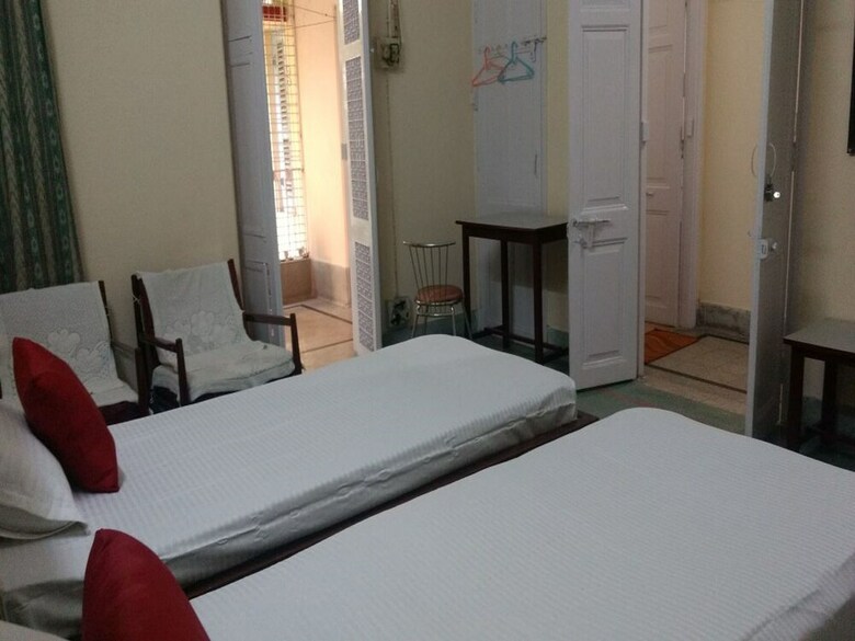 Hotel Oyo 10826 Sona Guest House
