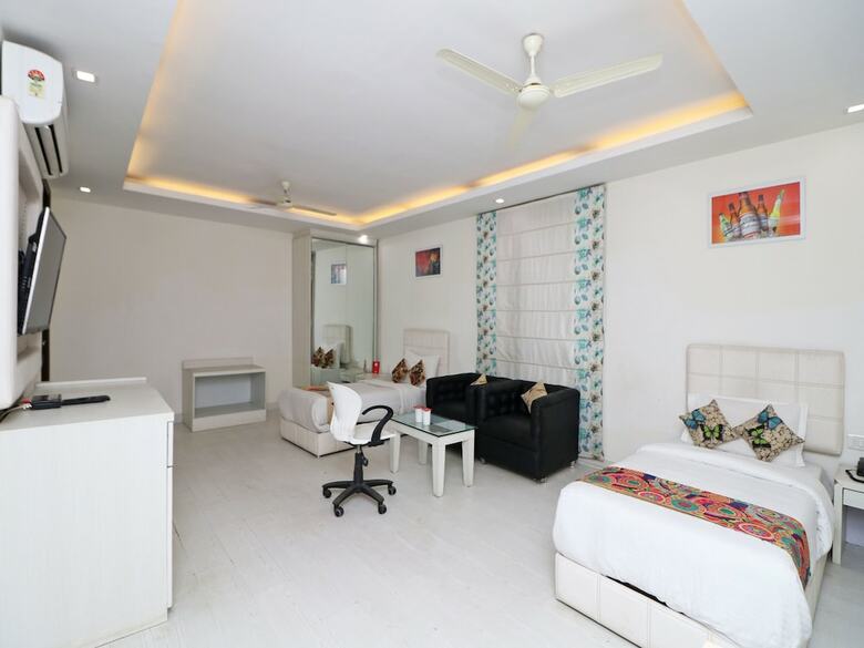 Hotel Oyo 12346 Siris Inn