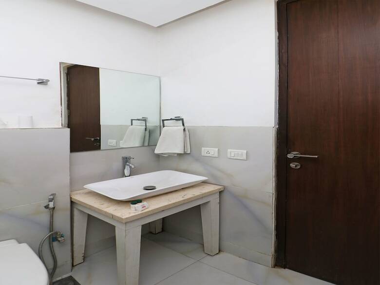 Hotel Oyo 12346 Siris Inn