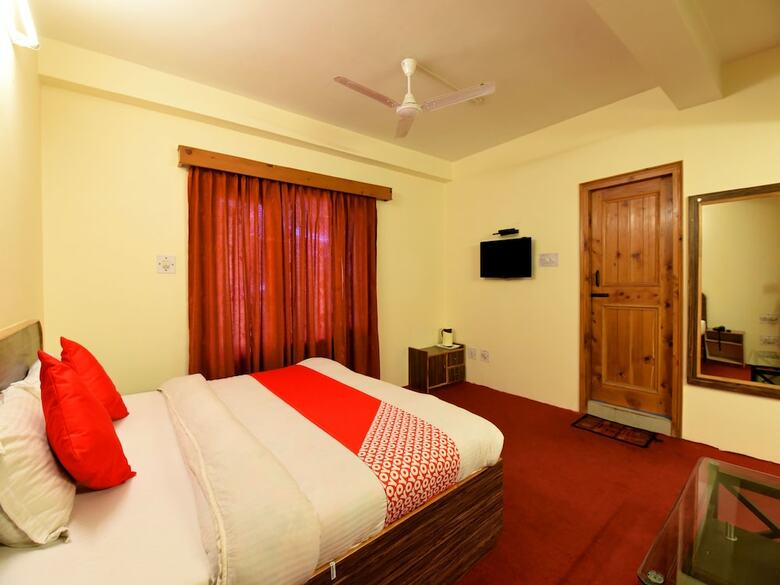 Oyo 13586 Hotel Monarch