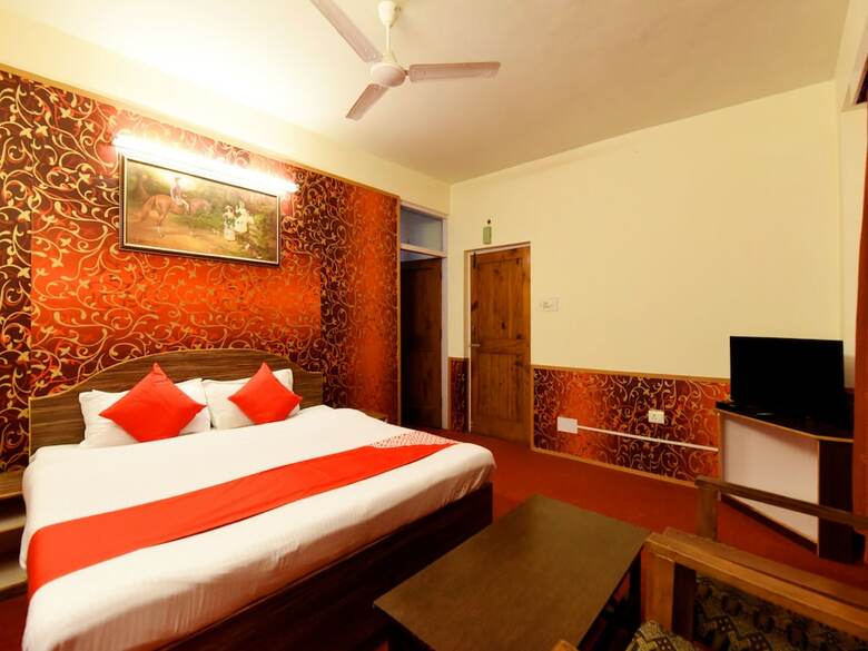 Oyo 13586 Hotel Monarch