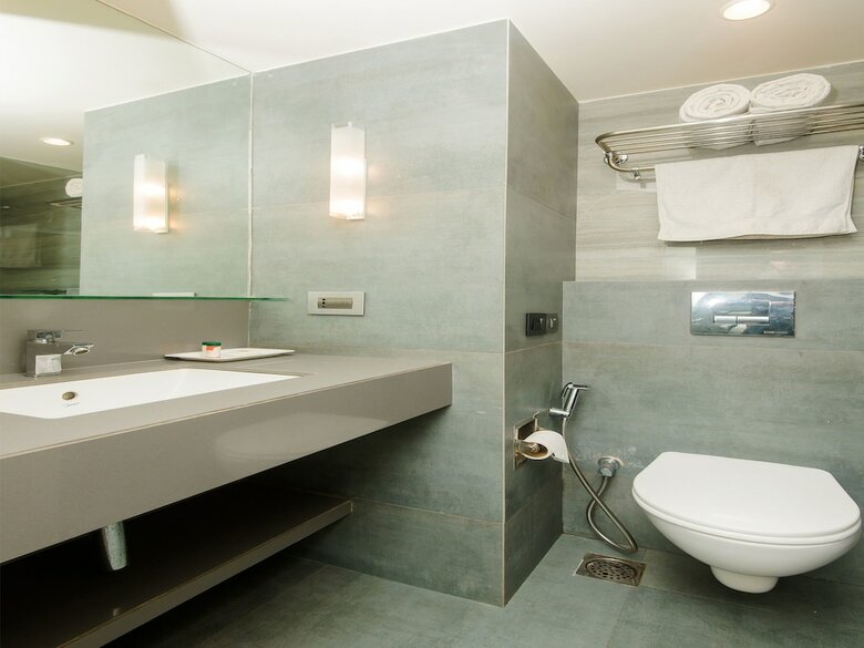 Oyo 13905 Hotel Grand Mookambika