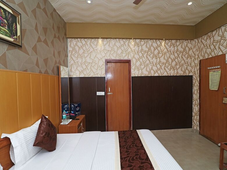 Oyo 13234 Hotel Mahak