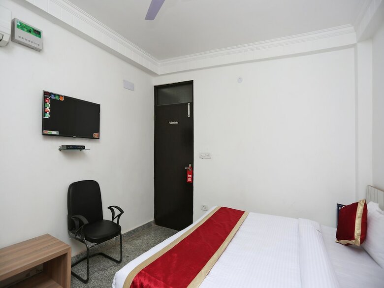 Hotel Oyo 11953 Galaxy Residency