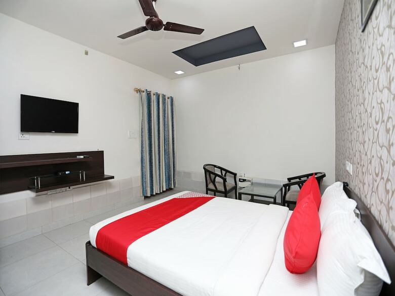 Oyo 13493 Hotel Vridhi Inn