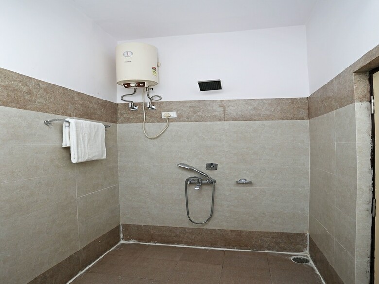 Oyo 13493 Hotel Vridhi Inn