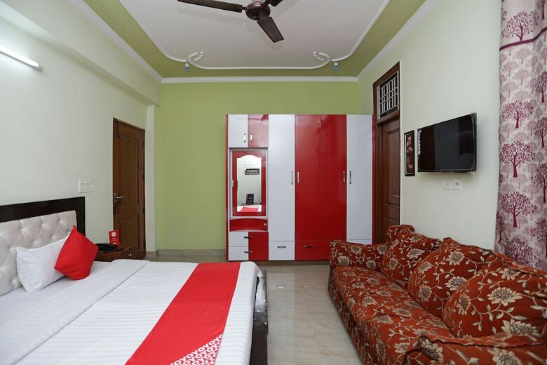 Oyo 12502 City Hotel