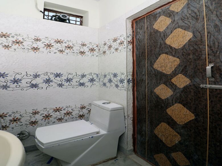 Oyo 13136 Hotel Taj Ansh 2